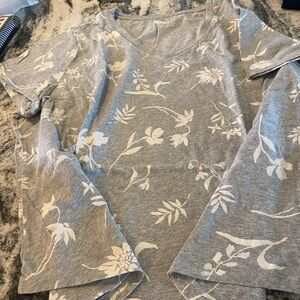 Old Navy light grey Womens tee shirt